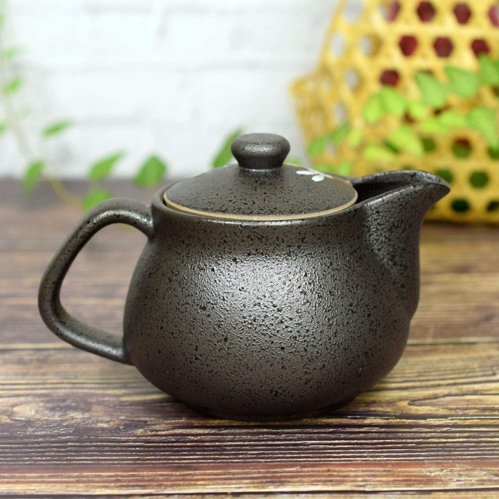 INO SEIHOU - Kutani-Yaki Tea Pot & Infuser - Rabbits