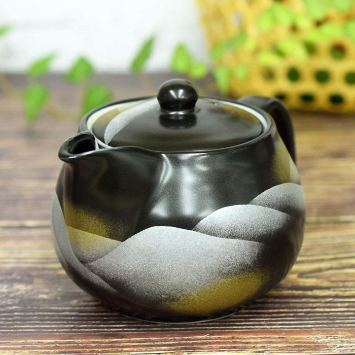 INO SEIHOU - Kutani-Yaki Tea Pot & Infuser - Mountain Range
