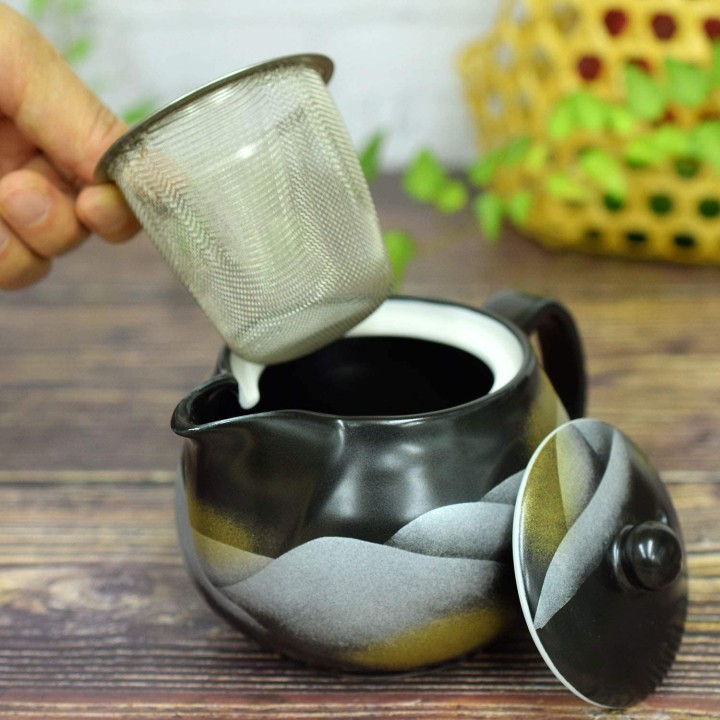 INO SEIHOU - Kutani-Yaki Tea Pot & Infuser - Mountain Range